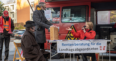 Rentenberatung vor dem Kieler Landtag